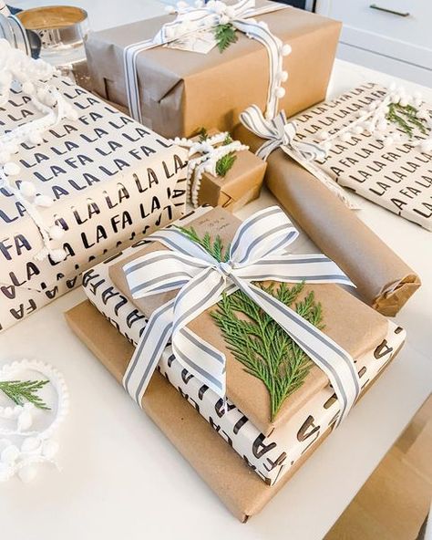 Stacked Presents Wrapping, 2024 Christmas Wrapping Trends, Christmas Wrapping Aesthetic, Aesthetic Wrapping Paper, Wrapping Gifts Ideas, Wrapping Room, Xmas Gift Wrap, Baby Christmas Photos, Christmas Gift Packaging