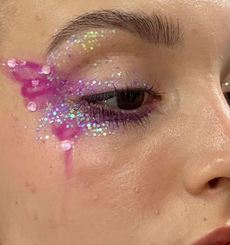 Glitter Alt Makeup, Glitter Ideas, Concert Makeup, Funky Makeup, Magic Makeup, Butterfly Eyes, Glitter Butterfly, Alt Makeup, Rave Makeup