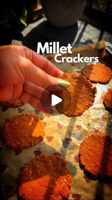 Somewhat Chef  Shruti Mahajan on Instagram: "Comment if you want Easy & Interesting 40+ Millet Recipes, I’ll send them to you!  Today, I am sharing a recipe for Bajra Crackers  that will totally revolutionise your snacking habits!  Bajra Crackers are gluten free tasty snacks that are very simple to make and will satisfy your hunger cravings when you want to munch on to something delicious yet healthy.  Millets add more dietary fiber and are high on micro nutrients, and hence should be added to our diet.   Healthy and nutritive Spiced Bajra Crackers can be made easily and stored for about a month to enjoy healthy snacking!  Preparation Time: 45 Minutes   Macronutrients: (per cracker 15g) Calories: 30 kcal Protein: 1g Fats: 1g Carbs: 4g  Ingredients 1½ cups pearl millet (bajra) flour ¼ tsp p Millet Snack Recipes, Millet Crackers, Millet Snacks, Millets Recipes, Baked Snacks, Healthy Munchies, Pearl Millet, Microwave Snacks, Millet Recipes