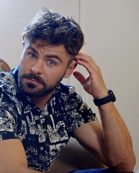 Zac Efron Beard, Zac Efron Hair, Zac Efron Pictures, Zac Efron Shirtless, Zach Efron, Ginger Hair Men, Hanson Brothers, Mens Haircuts Short Hair, Troy Bolton