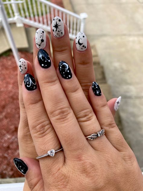 Pisces Nails Designs Simple, Astrology Themed Nails, Zodiac Nail Art Aries, Aries Nails Ideas, Aries Zodiac Nail Designs, Aries Zodiac Nails, Aries Nail Art, Capricorn Nail Art, Nail Designs Zodiac