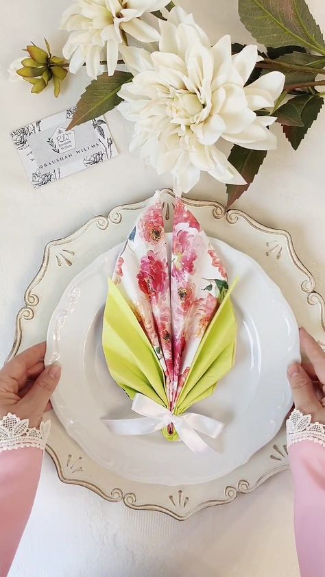 Napkin Folding, 9k Followers, Tiktok Watch, Tiktok Videos, Short Videos, Napkins, Created By, Table Decorations, Ethnic Recipes