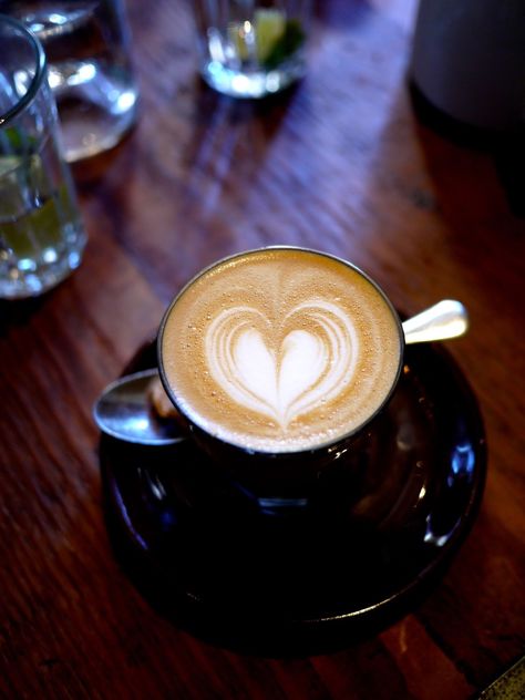 Coffee Latte Art, Cozy Drinks, Abbot Kinney, Coffee Facts, Coffee Heart, Coffee Photos, Coffee Photography, Lazy Sunday, Coffee Latte