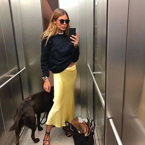 @majawyh in the always-sunny and selfie-ready Bar Silk Skirt in Popcorn Yellow. 🍿 #ANINEBINGMuse #ANINEBING Satin Skirt Street Style, Fashion Trends Winter, Autumn Street Style, Satin Skirt, 가을 패션, Fashion Mode, Looks Style, Vogue Paris, Ladies Dress Design