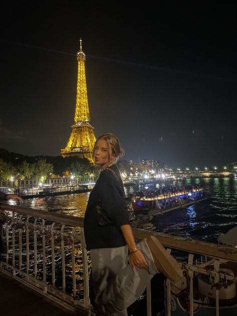 Anna Astrup, Paris France Eiffel Tower, Europe 2024, France Eiffel Tower, Paris Trip, Paris Pictures, Paris Aesthetic, Gap Year, Paris Photos