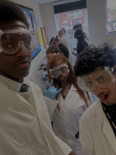 Scientist Core Aesthetic, Black Women In Science Aesthetic, Lab Student Aesthetic, Black Med Student Aesthetic, Black Women Stem Aesthetic, Scientist Lab Coat Aesthetic, Black Scientists Aesthetic, Research Scientist Aesthetic, Scientist Aesthetic Biology