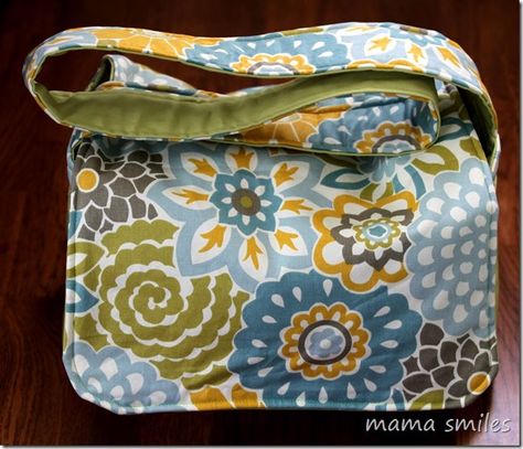 Sew Messenger Bag, Messenger Bag Sewing, Bag Sewing Tutorial, Messenger Bag Patterns, Diy Luggage, Bag Sewing Pattern, Bags To Sew, Bags To Make, Sewing Purses