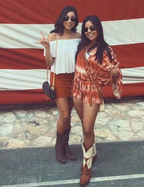 10 Gameday Outfits At The University Of Texas At Austin - Society19 Longhorn Gameday Outfit, Cute Gameday Outfits, Austin Show, Ut Game, Texas Longhorns Outfits, College Gameday Outfits, Gameday Outfits, Texas Fashion, Smart Casual Dress