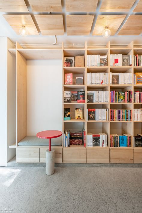 Traditional Library, Bookstore Design, Bibliotheque Design, Bookstore Cafe, Interior Minimalista, Regal Design, Book Cafe, Library Design, Home Library