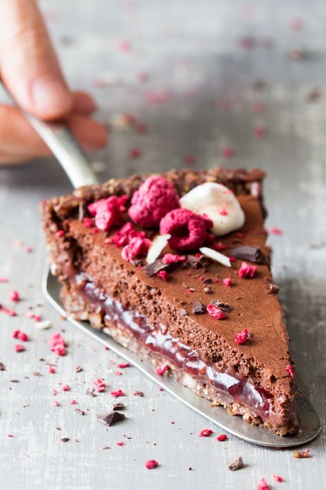 Vegan Chocolate Raspberry, Mousse Raspberry, Chocolate Raspberry Mousse, Mousse Tart, Vegan Chocolate Mousse, Raspberry Tart, Raspberry Mousse, Impressive Desserts, Raspberry Tarts