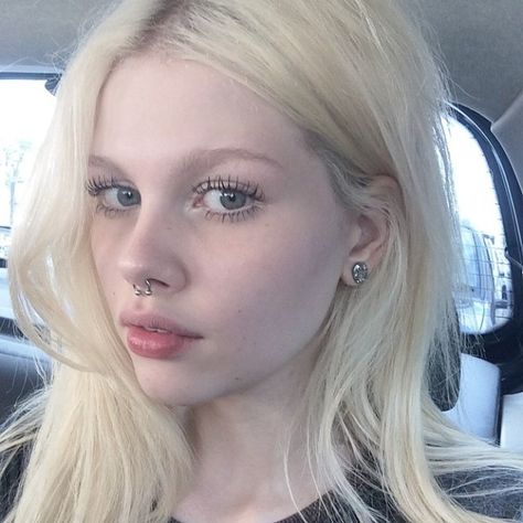 #tumblricons #twittericons #paleicons #grungeicons #tumblr #sempsd #lolagleich #lolafolloni #piercing #blondie #pale #grunge #indie… Hair Inspo Color, Dream Hair, Pretty Makeup, Aesthetic Hair, Pretty Face, Pretty Hairstyles, Pretty Woman, Hair Inspo, Dyed Hair