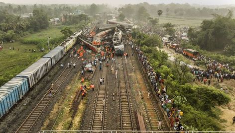 Odisha train accident: Team of doctors from AIIMS Delhi rushed to provide medical aid to injured | India News – India TV Railway Accidents, Train Accident, Train Crash, Accidents Happen, Indian Railways, Train Service, Railway Station, Kazan, Goa