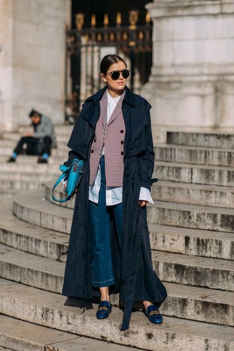 Layer It Under a Blazer and Add a Trench Coat on Top Layer Clothes, Mode Mantel, Moda Paris, Paris Fashion Week Street Style, Popsugar Fashion, Layered Fashion, Estilo Chic, Looks Street Style, Layering Outfits