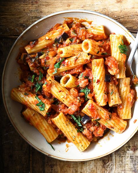 Eggplant Tomato Pasta with Bacon | Serving dumplings Serving Dumplings, Eggplant Bacon, Sauteed Eggplant, Pasta With Bacon, Weeknight Dinner Ideas, Eggplant Pasta, Small Eggplant, Breakfast Soup, Bacon Stuffed Mushrooms