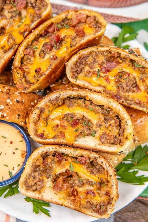 Garbage Bread Recipe - Get ready to dive into the ultimate comfort food! This recipe combines all your favorite cheeseburger flavors, including ground beef, crispy bacon, hamburger seasoning, Worcestershire sauce, and a melty blend of Velveeta and cheddar cheese, all rolled up in a pizza dough and topped with everything bagel seasoning. This savory delight is a crowd-pleaser, perfect for game day, family gatherings, or anytime you're craving a satisfying, cheesy treat. Garbage Bread Recipe, Garbage Bread, Chicken Honey, Everything Bagel Seasoning, Pizza Fatta In Casa, Bagel Seasoning, Homemade Pizza Dough, Pizza Recipes Dough, Pizza Hut