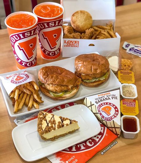 Popeyes has recently released a couple of new menu items! 🍗 @PopeyesLouisianaKitchen • The best thing here were the sandwiches, actually!… Popeyes Aesthetic, Popeyes Food, Popeyes Menu, Dr Food, Sandwich Menu, Fast Food Places, Fast Food Items, Dream Food, Food Therapy