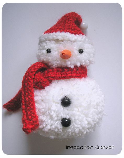 Pom Pom Santa Claus, Yarn Animals, Crochet Santa Hat, Felt Animal Patterns, Christmas Crafty, Diy Pom Pom, Crochet Santa, Yarn Pom Pom, Handmade Christmas Crafts