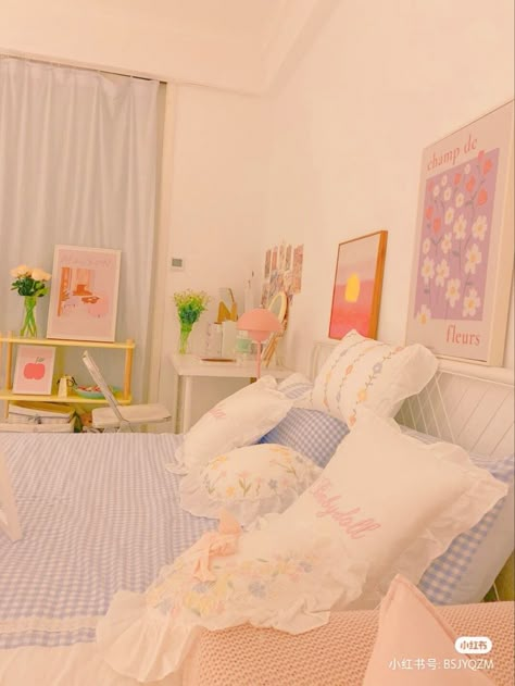 Minimalist Bedroom Pastel, Bedroom Ideas Korean, Pastel Aesthetic Clothes, Cute Aesthetic Bedroom, Study Room Ideas, Bedroom Pastel, Kawaii Grunge, Danish Pastel Aesthetic, Pastel Bedroom