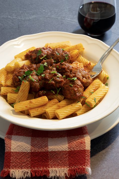 Meatballs And Macaroni, Macaroni And Meatballs, Meatballs And Gravy, Fried Meatballs, Favorite Dinner, Homemade Meatballs, Favorite Recipes Dinner, Pasta Dish, Rigatoni