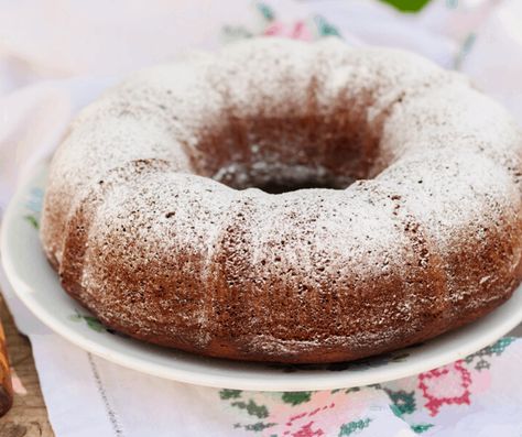 Air Fryer Homemade Vanilla Bean Cake - Fork To Spoon Pineapple Bundt Cake Recipe, Austrian Food, Homemade Vanilla Cake, German Apple Cake, Vanilla Bean Cakes, Glaze For Cake, Austrian Recipes, Lemon Pound Cake, Bundt Cakes Recipes