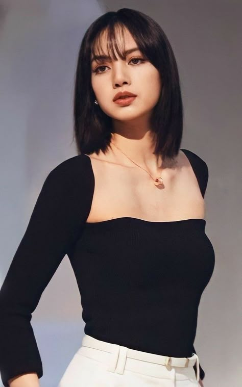 Hair Cut For Girls, V Shape Hair, Lisa Blackpink Hot Photoshoot, Korean Short Hair, Lisa Edit, Asian Short Hair, Hair Aesthetic, Girl Haircuts, Haircuts Straight Hair