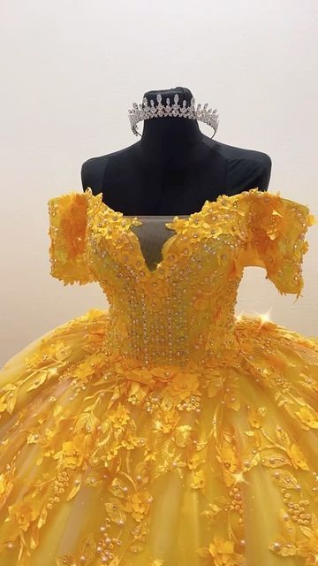 Yellow Quince Dress, Quinceanera Dresses Yellow, Yellow Quinceanera Dress, Orange Flower Dress, Beauty And The Beast Dress, Quinceanera Bouquet, Beauty And The Beast Party, Pretty Quinceanera Dresses, Quince Dress