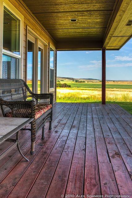 I would imagine that watching a storm roll in while sitting on this porch would be a wondrous thing! Porch Pictures, Fantasy Western, Country Porches, Farm Dream, Porch Life, Sweet House, Porch Living, Country Porch, Screen Doors