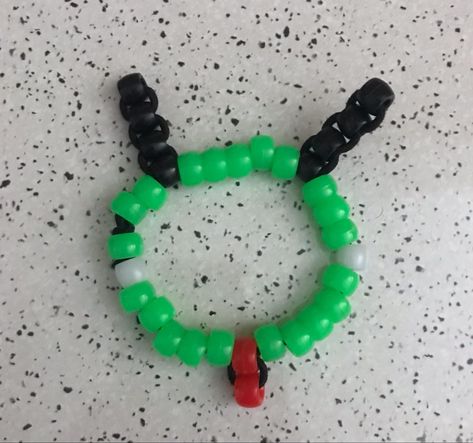 Easy Kandi Cuff, Invader Zim Bracelet, Emo Kandi Ideas, Scene Kandi Ideas, Korn Kandi, Cute Kandi Ideas, Easy Kandi Patterns, Single Kandi Ideas, Kandi Bracelets Patterns