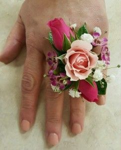 Ring Corsage, Prom Ring, Prom Rings, Prom Corsage And Boutonniere, Corsage Ideas, Prom Corsages, Prom Corsage, Wedding Corsage, Wrist Corsages