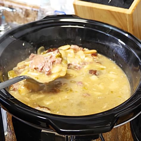 How To Make Lima Beans In A Crockpot - Southern Lima Beans With Ham Hocks Recipe - Easy Crockpot Ideas Bean Soup Canned Beans, Lima Beans In Crockpot, Southern Lima Beans, Lima Beans And Ham, Cooking Lima Beans, Beans With Ham, Lima Bean Soup, Ham Hock Recipes, Lima Bean Recipes