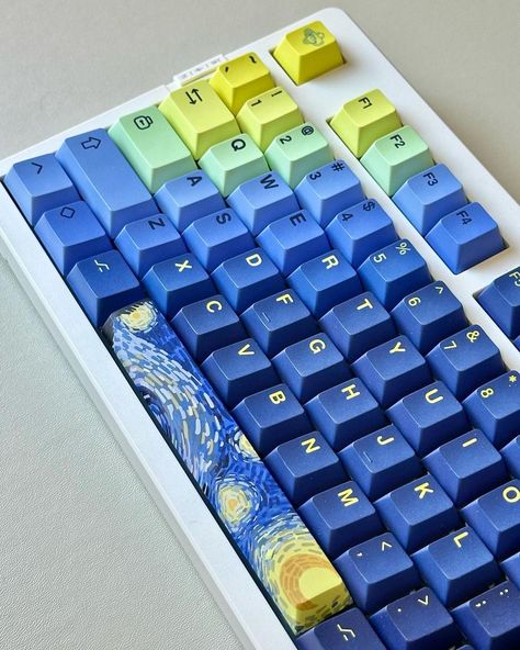 It is an artwork going on here! Keycap: XVX The Starry Night Cherry Profile Keycap Set (131-Key) Credit: @swiitsour 🌟Shop link in bio or search on en.xvxchannel.com ----------- #xvxkeycaps #keycaps #xvxkeyboard #mechanicalkeyboard #keeb #womierkeyboard #keycapdesign #gaming #gamer #mechanical #gaminglife #doubleshot #desksetup #deskspace #deskdecor #deskinspiration #desktour #girlgamer #gaming #gamingroom #gamingstation #Kawai #kawaisetup Keyboard Diy Ideas, Keyboard Keys Art, Painted Keyboard Ideas, Keyboard Painting Ideas, Painted Keyboard, Keyboard Art, Unique Keyboards, Eid Photos, Custom Keyboard