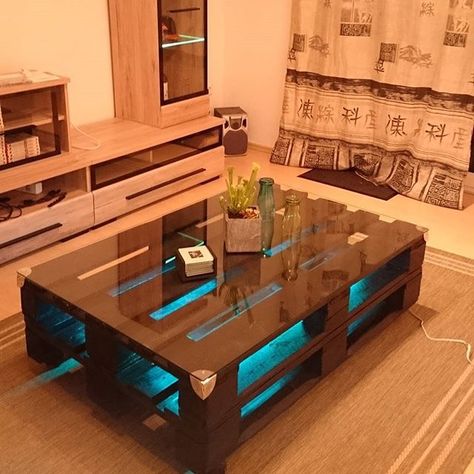 Pallet Furniture Indoor Living Rooms, Diy Pallet Table, Diy Resin Furniture, Wooden Pallet Table, Hot Wheels Room, Pallet Table Diy, Palette Furniture, Diy Pallet Bed, Pallet Furniture Designs