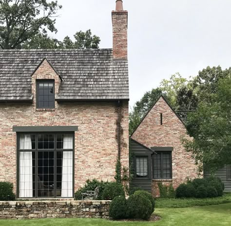 Brick English Cottage, English Style Home Exterior, Cottage Mansion, Country Home Exterior, Chimney Caps, Dallas House, Brick Cottage, Cottage Exterior, Red Brick House