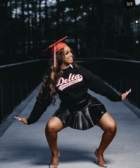 Delta Sigma Theta Pictures, Dst Graduation Pictures, Delta Photoshoot Ideas, Delta Graduation Pictures, Delta Sigma Theta Graduation Pictures, Dst Photoshoot, Delta Sigma Theta Photoshoot, Delta Photoshoot, Anniversary Fits