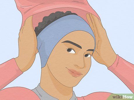 How to Keep Your Hair Dry and Damage-Free While Swimming (and the Best Swim Caps for Dry Hair) Protective Swimming Hairstyles, Swim Hair, Outside With Friends, Swimmers Hair, Swim Practice, Lap Swimming, Swimming Hairstyles, Swimming Cap, Swim Cap