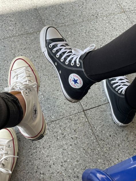 Cool Converse, Cute Converse Shoes, Shoe Pics, Chuck Taylor Shoes, Cute Converse, Low Top Converse, Sneakers And Socks, All Stars Converse, Cute Sneakers