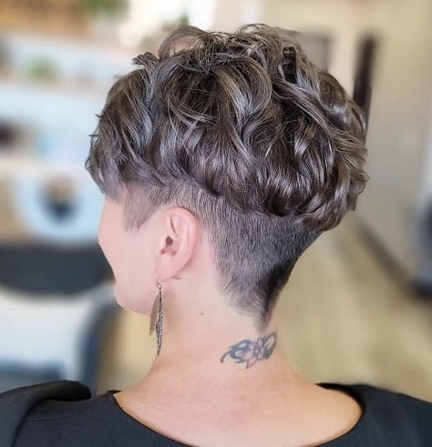 Undercut Hairstyles Women Wavy Hair, Shaved Lines In Hair Women, Short Wavy Hair With Undercut, Short Wavy Hair Undercut, Wavy Undercut, Shaved Curly Hair, Side Shaved Hairstyles, Long Green Hair, Shaved Side Haircut