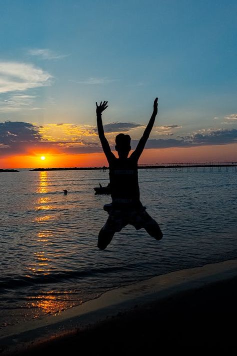 Unrecognizable happy people jumping in sunset · Free Stock Photo Fixing Myself, Day By Day, Happy People, Free Stock Photos, Life Quotes, Resolution, Stock Photos, History, Photographer