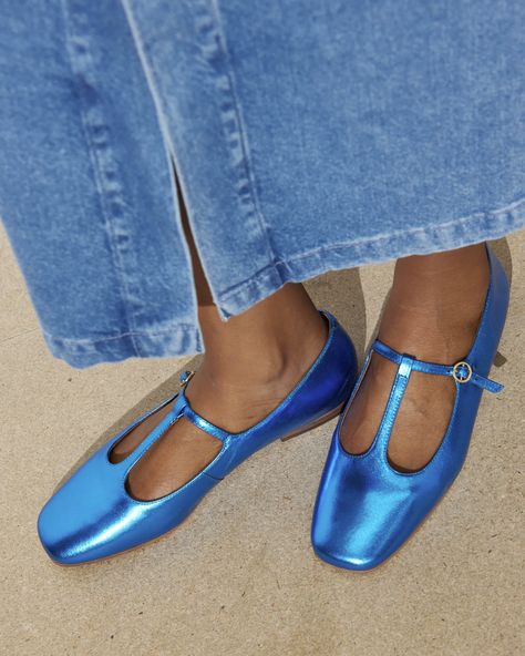 Metallic blue leather flats in a classic mary jane shape, with a T-bar strap design and gold logo sole. How To Style Mary Janes, Style Mary Jane Shoes, Summer Shopping Outfit, Blue Leather Flats, Bar Shoes, Sunglasses Beach, Summer Shoes Sandals, T Bar Shoes, Shoes Sandals Heels