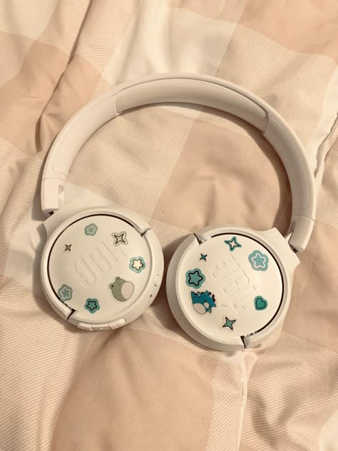 Cheap Aesthetic Headphones, Decorate Headphones Aesthetic, Decorated Headphones Aesthetic, Head Phone Aesthetic, Jbl Kulaklık Aesthetic, Headset Aesthetic Tumblr, Decorating Headphones, Jbl Headphones Aesthetic, Decorated Headphones