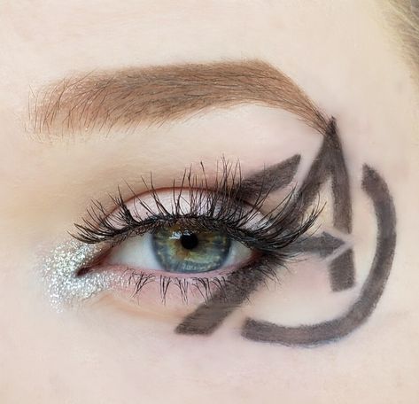 Loki Makeup, Avengers Makeup, Divine Makeup, Superhero Makeup, Mothers Makeup, Extra Makeup, Eye Shape Makeup, Avengers Series, Logo Makeup