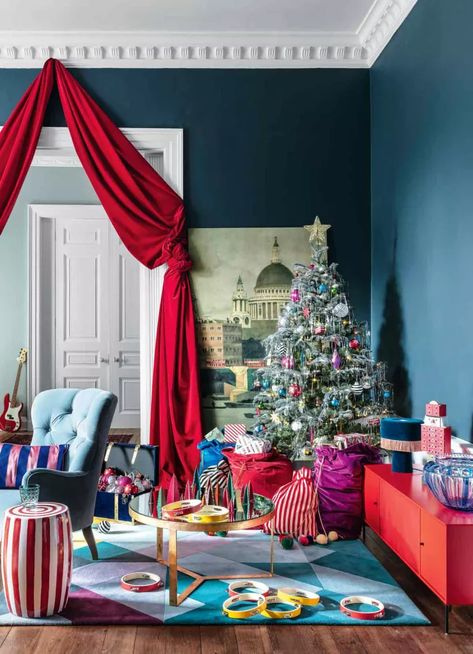 2018's Christmas Decorating Trend Takes Inspiration From Mary Poppins | Livingetc Christmas Homes, Warm White Fairy Lights, Colourful Christmas, White Fairy Lights, Christmas Interiors, Festival Diy, Christmas Room Decor, Colorful Christmas, Interior Stylist