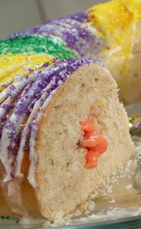 It’s No Mardi Gras Without King Cake King Cake Bites, Kings Cake Cupcakes, King Cake Recipe Easy, New Orleans King Cake, Mardi Gras Cake, King Cake Recipe, Red Birthday Cakes, King Cake Baby, Whiskey Cake