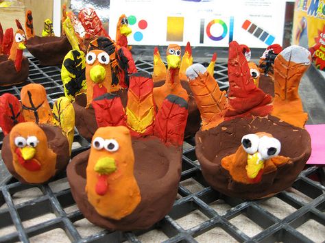 Clay turkeys Clay Turkey, Clay Projects Kids, Turkey Bowls, Adaptive Art, Animal Collage, Clay Projects For Kids, Clay Lesson, Bird Ceramic, Clay Classes