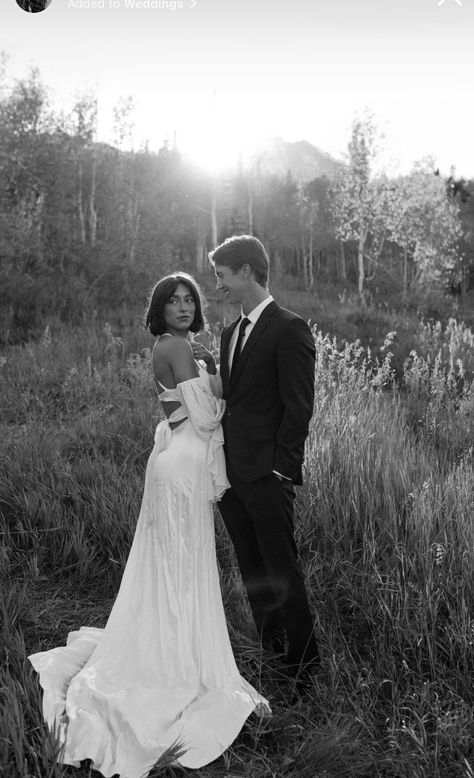 Fall Wedding Pics, Romantic Wedding Aesthetic, Black And White Wedding Photos, Small Wedding Photography, 2024 Bride, Documentary Wedding Photos, Editorial Wedding, Black And White Wedding, Candid Wedding Photography