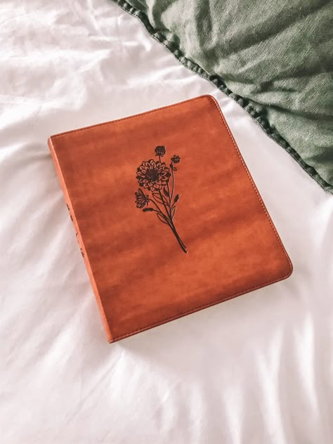 Brown faux leather journaling bible with a dahlia flower print on the front page. Hosanna Revival Bibles, Hosana Revival, Hosanna Revival, Esv Journaling Bible, Holy Girl, Birthday Vibes, Cute Bibles, Future Vision, Journaling Bible