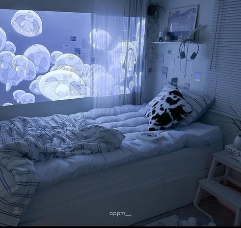 Jellyfish Bedroom Ideas, Jellyfish Bedroom Decor, Ocean Inspired Room Decor, Jellyfish Room Ideas, Bedroom Ideas Cybercore, White Beige Light Blue Bedroom Ideas, Blue Cybercore Bedroom, Cybercore Aesthetic Room, Jellyfish Room Decor Aesthetic