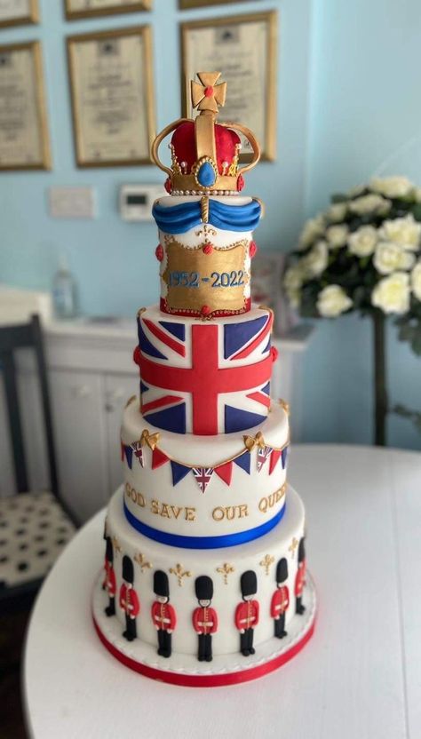 Coronation Cake Ideas, Coronation Cupcakes, Coronation Food, Jubilee Cakes, Coronation Cake, Coronation Ideas, Royal Theme Party, Jubilee Cake, Coronation Party