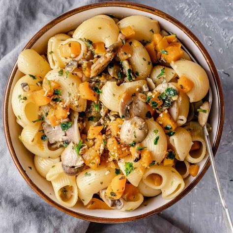 Pumpkin and Mushrooms Pasta Mushroom Ricotta, Pasta Pumpkin, Mushrooms Pasta, Mushroom Pumpkin, Pumpkin Mushroom, Eggplant Pasta, Pumpkin Gnocchi, Pumpkin Bundt Cake, Pumpkin Pasta