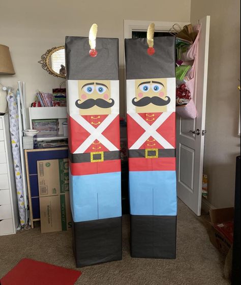 Christmas Toy Soldiers, Christmas Hallway, Christmas Wrapping Diy, Apartment Cozy, Christmas Door Decorating Contest, Home Decor Apartment, Nutcracker Christmas Decorations, Efficient Kitchen, Home Decor Cozy